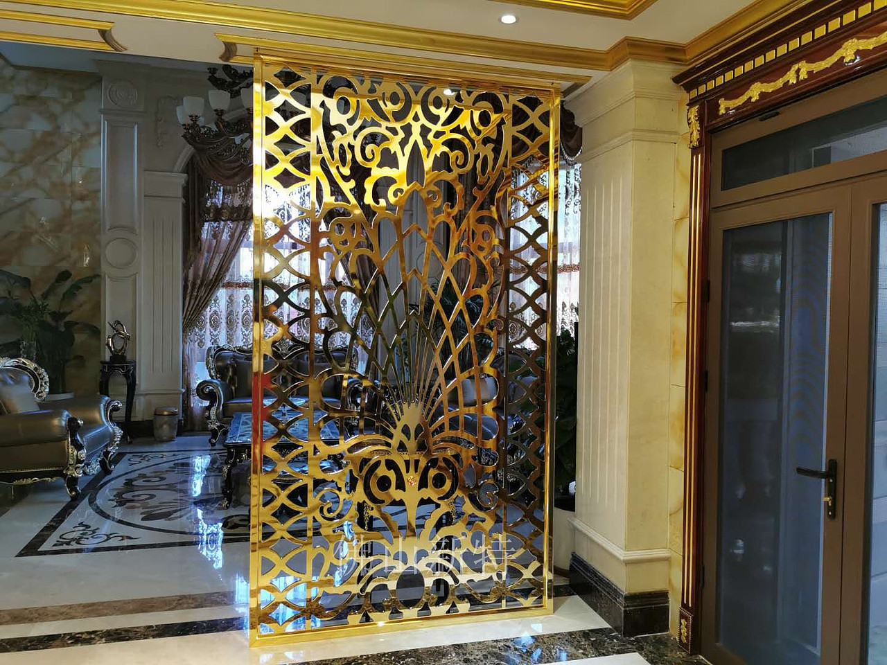欧式镀金镶花铝艺屏风了解一下