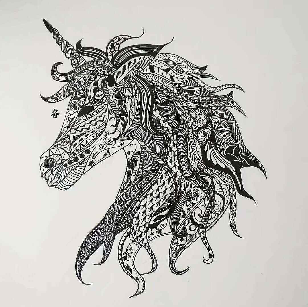 黑白装饰画独角兽