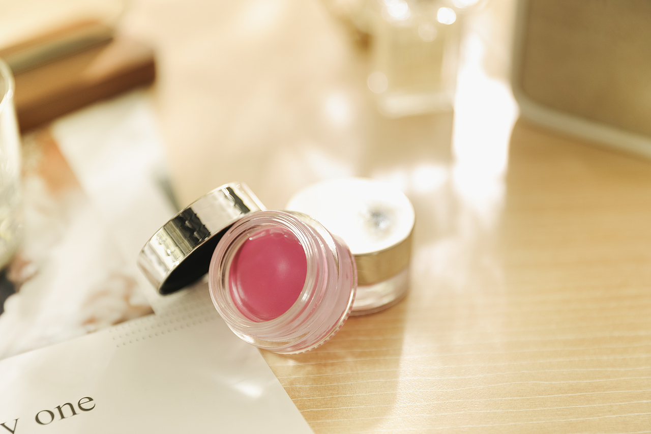 唇釉复古风（图ZMTgwNjEyNDcy） - 产品摄影 - 站酷设计师锦衣卫工作室原创素材 - 站酷ZCOOL