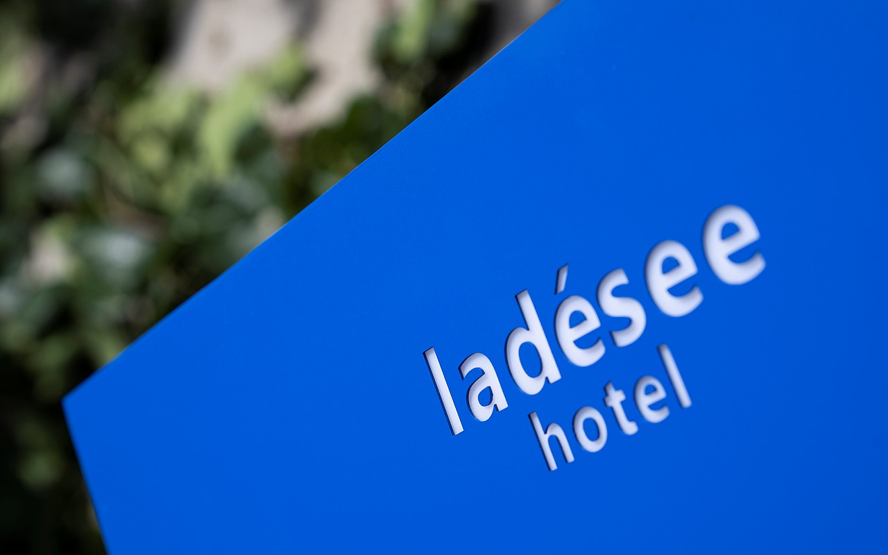 | 品牌设计 | 兰往·Ladésee hotel 蓝色向往（图ZMjgwMjMzOTQw） - 品牌 - 站酷设计师魁KUIdesign原创素材 - 站酷ZCOOL