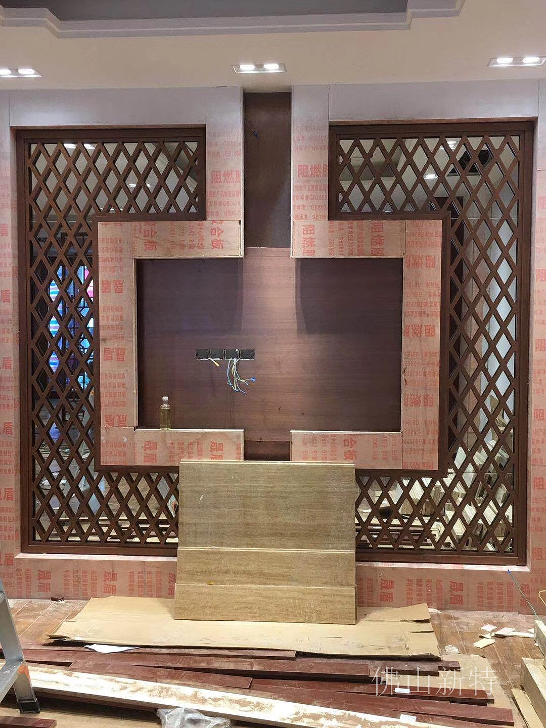 新中式居家铝雕花镂空屏风再显奢华