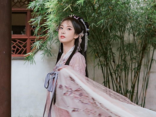 娇嫩美女古韵汉服唯美动人户外写真