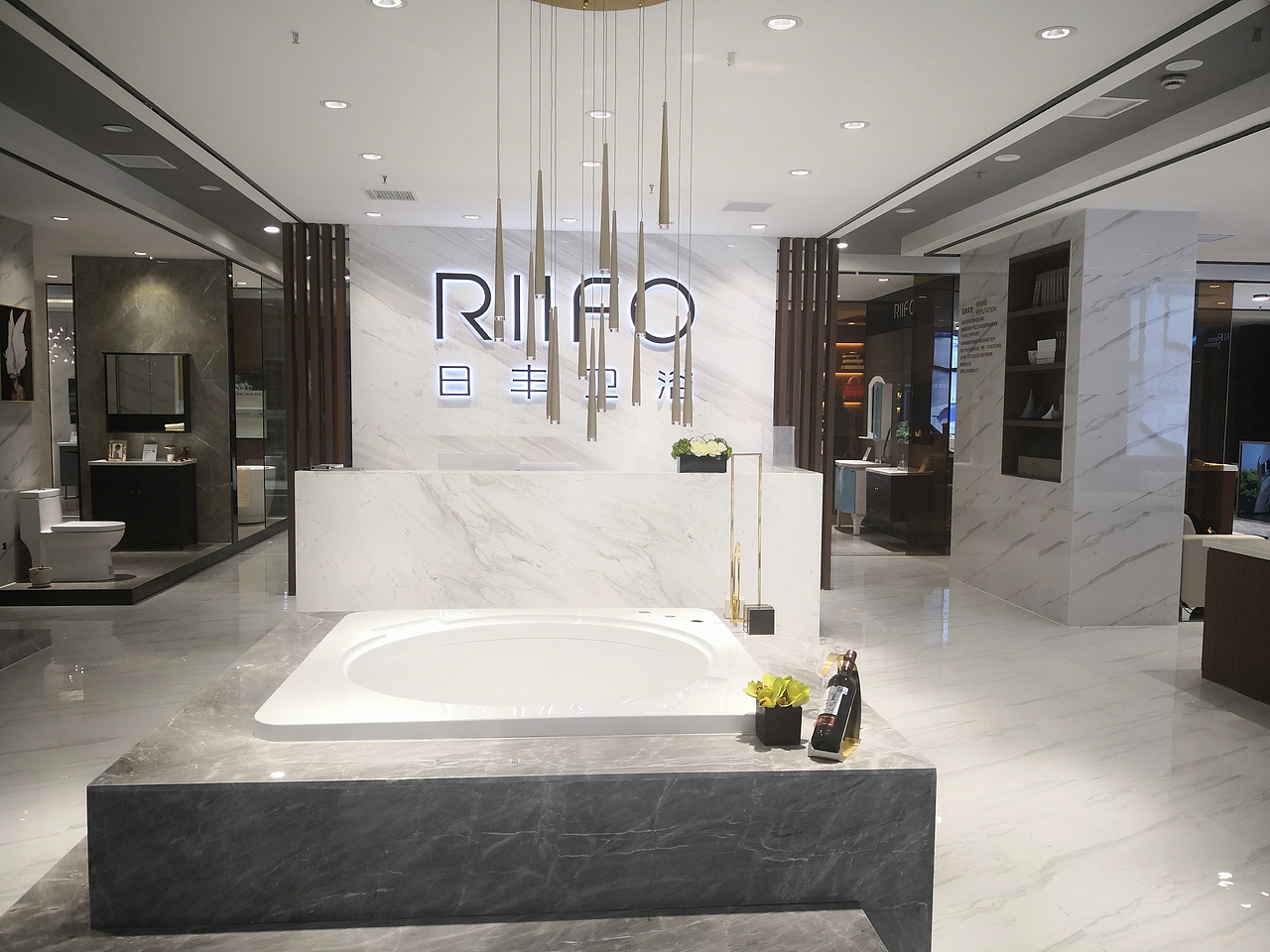 日丰卫浴专卖店(襄阳店)&卫浴门店实景摄影图