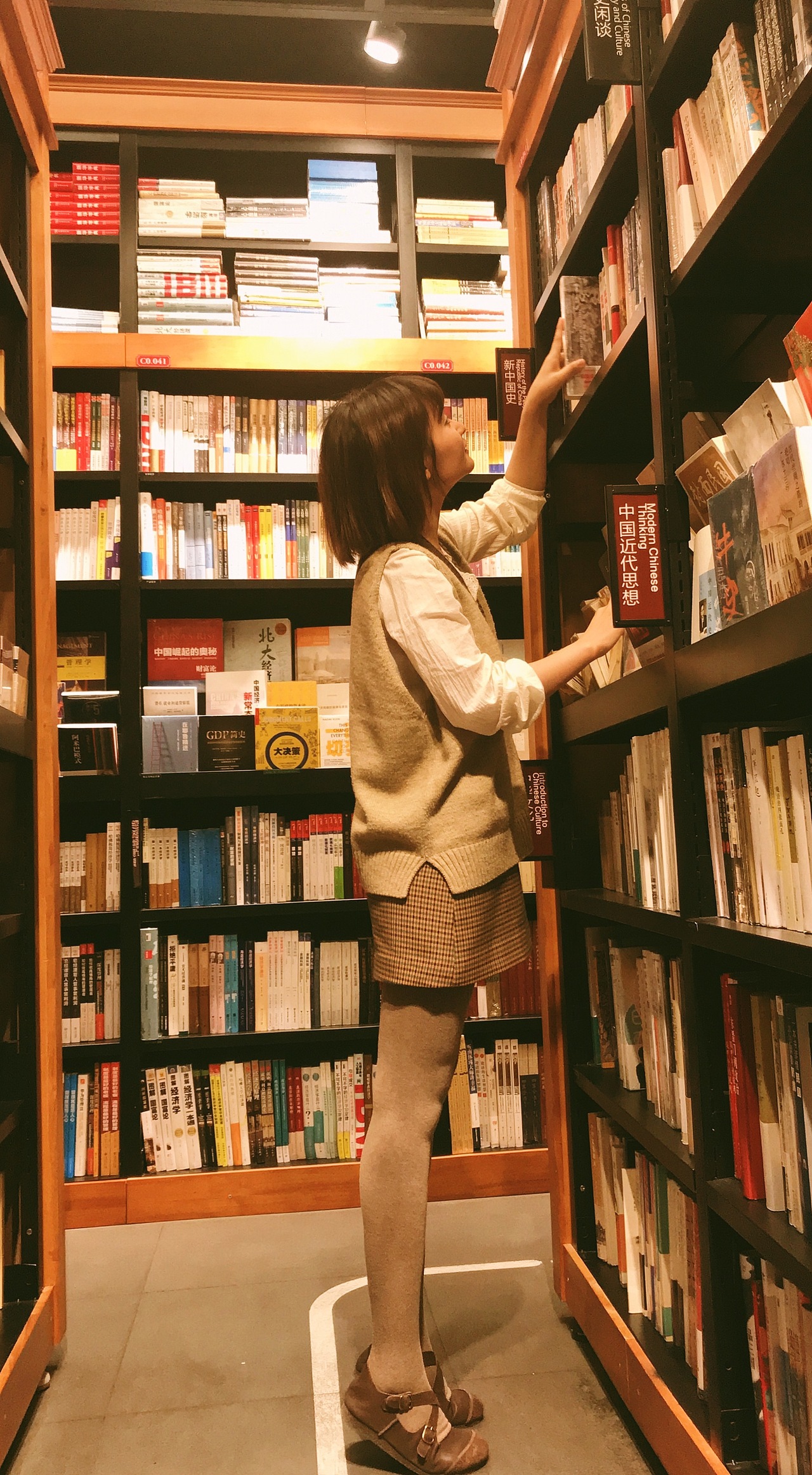 书店怎么拍呢|摄影|人像摄影|侨侨爱拍照_原创作品-站酷zcool