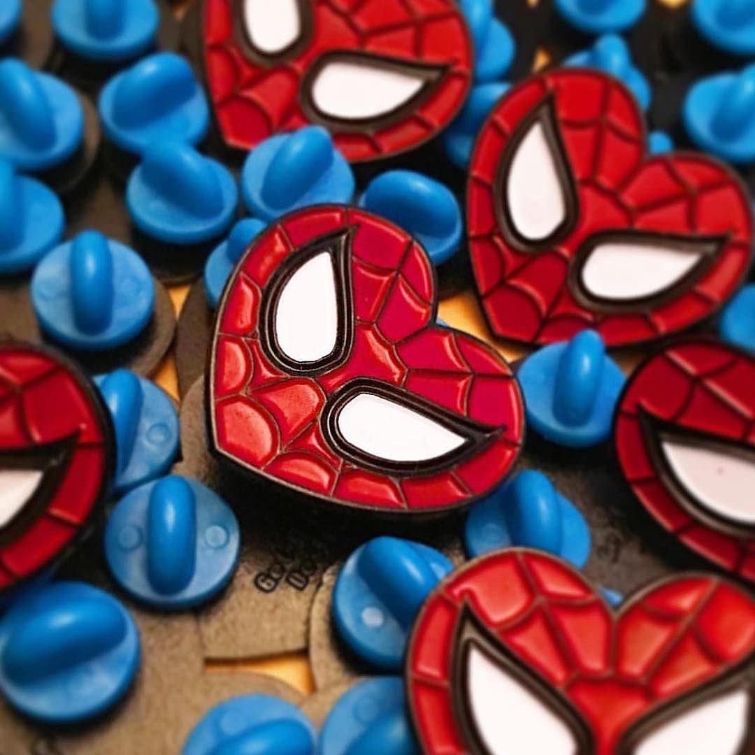 Spider-Man Love Pin 黑红蜘蛛情侣款徽章（图ZODk5OTQyNTI=） - 商业插画 - 站酷设计师pinleader原创素材 - 站酷ZCOOL