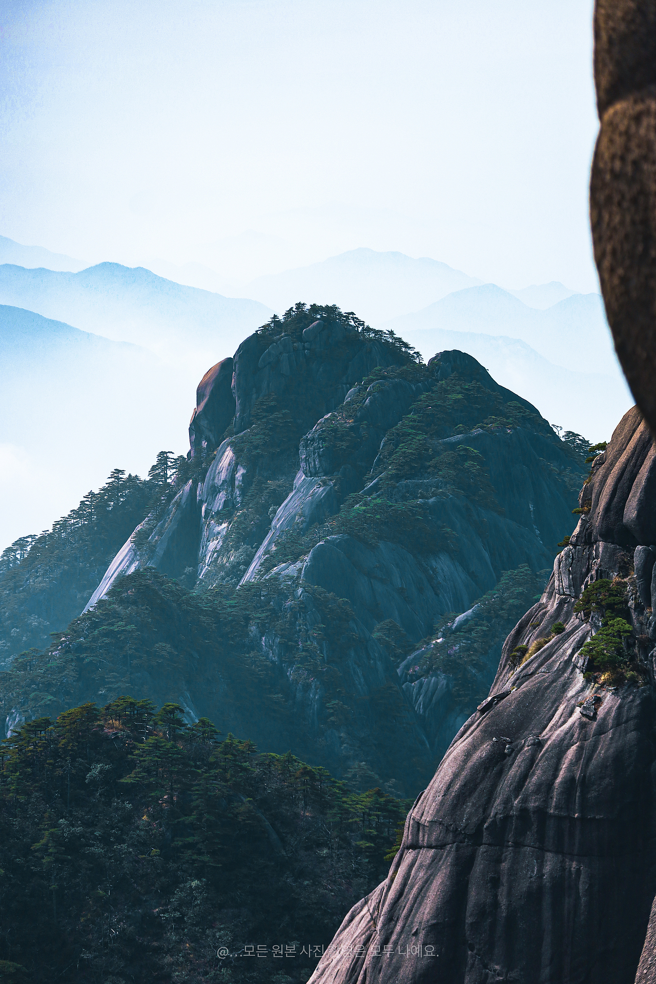 云雾山间:探寻诗意的自然秘境