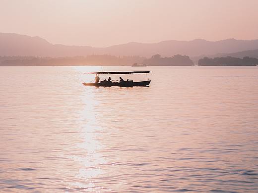在西湖边看了一场日落