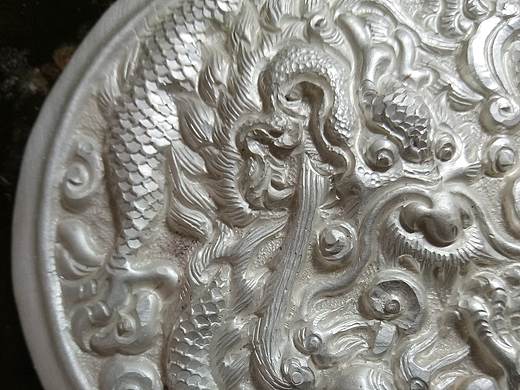 中国传统金属錾刻工艺作业