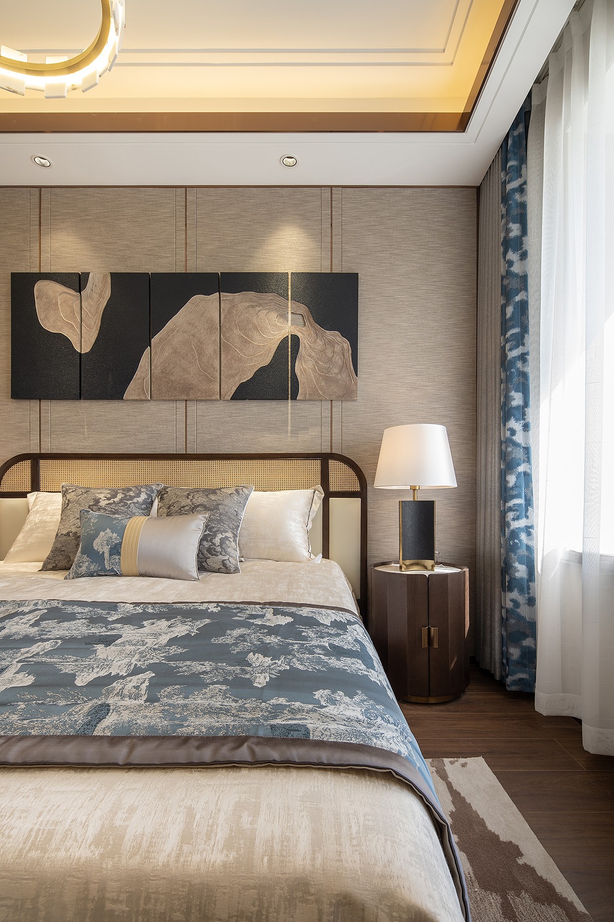 阳光之下,承袭东方典雅