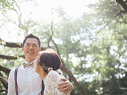 “你要看看太阳， 和你的心上人，一起走在街上。”