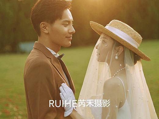 秋日里落日黄昏婚纱照，浪漫到真是让人心动不已啊~