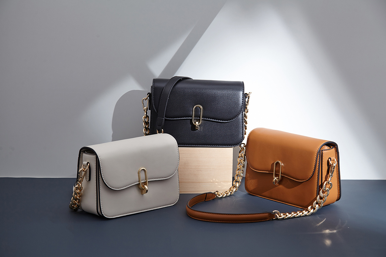 简单箱包场景图