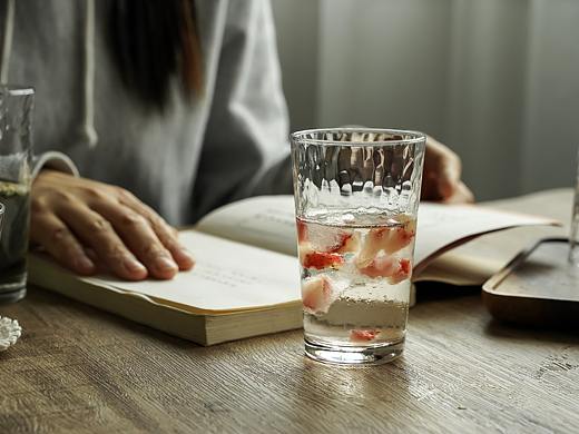 无铅玻璃锤纹水杯