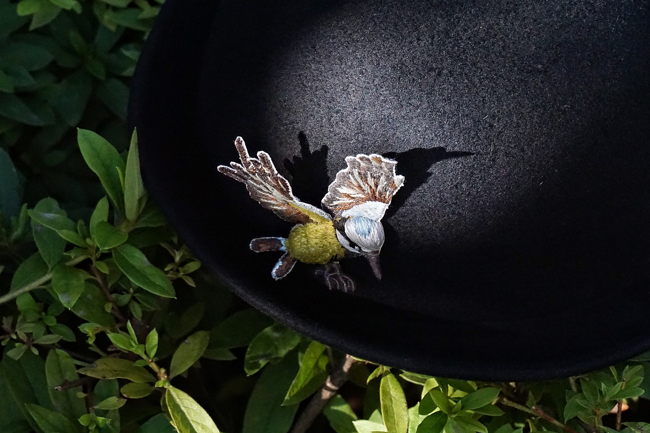 立体刺绣鸟装饰帽子