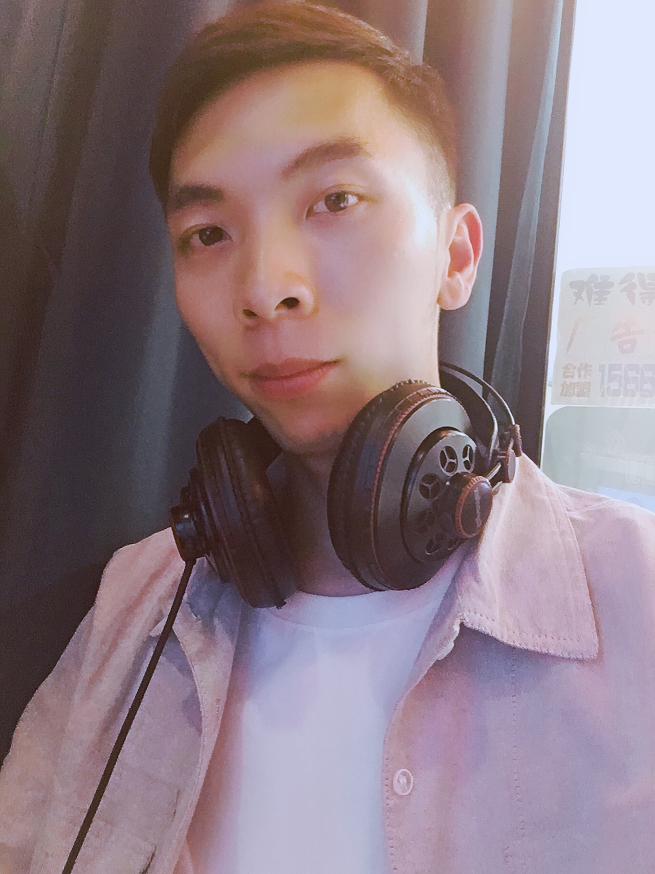 90后郭维超最新唱歌图片