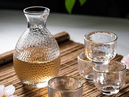 日式小酒杯玻璃创意酒具套装家用小号分酒器 器具摄影