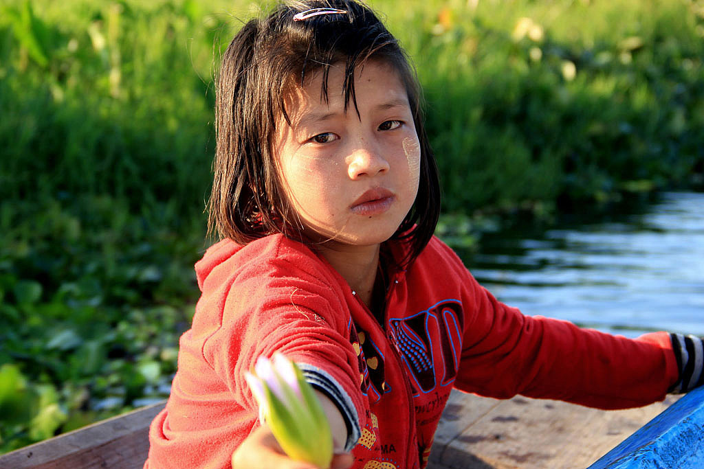 清新的小女孩缅甸图片