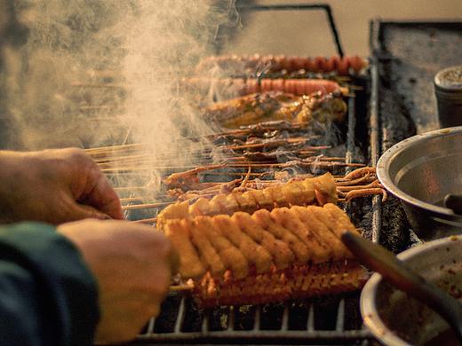 过年期间的小吃摊