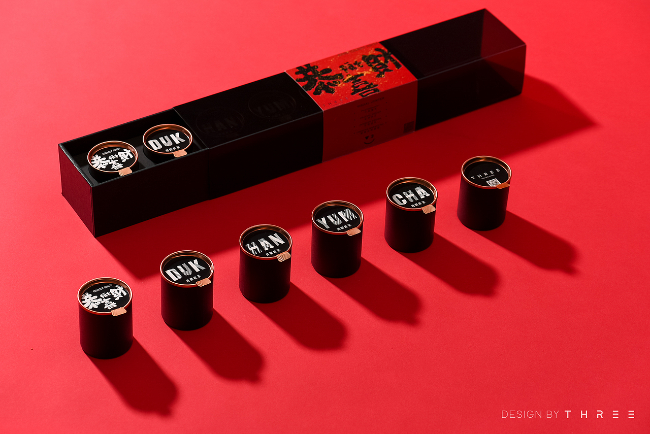 「 得闲饮茶 」
广东人见面的口头蝉,<br>但很多时候得闲这个没有时间没有标准的词,<br>很模糊很暧昧,<br>回想一下和亲戚朋友得闲饮茶,得闲吃饭,得闲见面,有多久了。<br><br>我们希望得闲不是挂在口边的词,<br>我们想新一年大家除了忙碌,<br>祝愿真的能给有更多空余时间,<br>陪陪身边的朋友,亲人,<br>再叁的伙伴坐下来饮饮茶,谈谈天说说地。