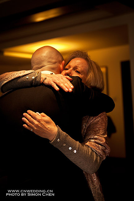 《婚礼感人至深一瞬间-I》新闻纪实婚礼摄影陈昕Simon Chen(婚礼纪实跟拍)（图ZMzY0NTc5Ng==） - 人像摄影 - 站酷设计师婚礼摄影师陈昕原创素材 - 站酷ZCOOL