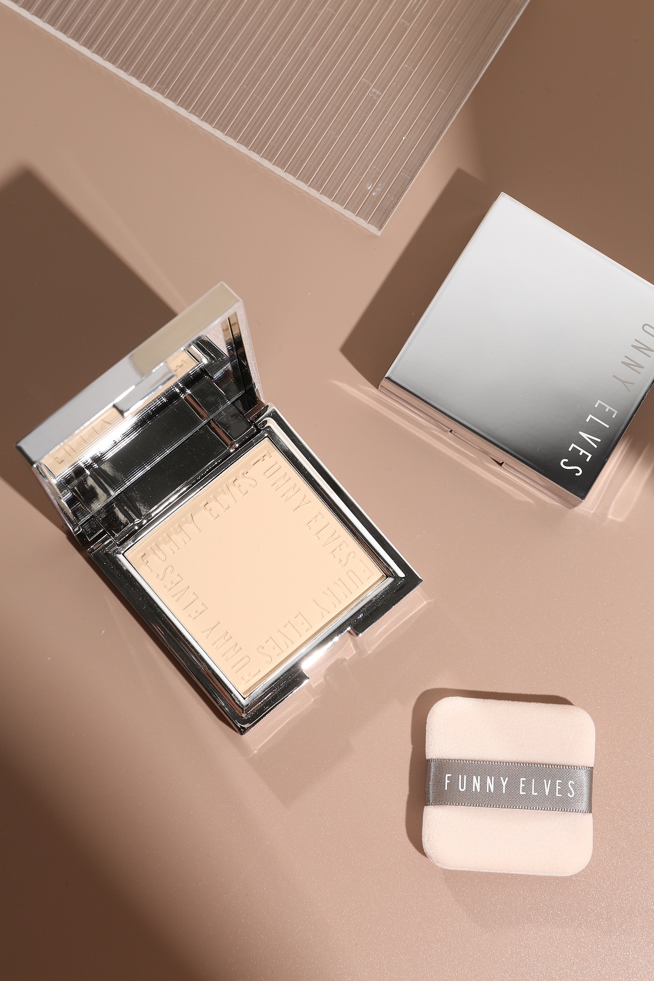 美妆产品——funny elves粉饼（图ZMjU0NTMwNTA4） - 产品摄影 - 站酷设计师yakiniku原创素材 - 站酷ZCOOL