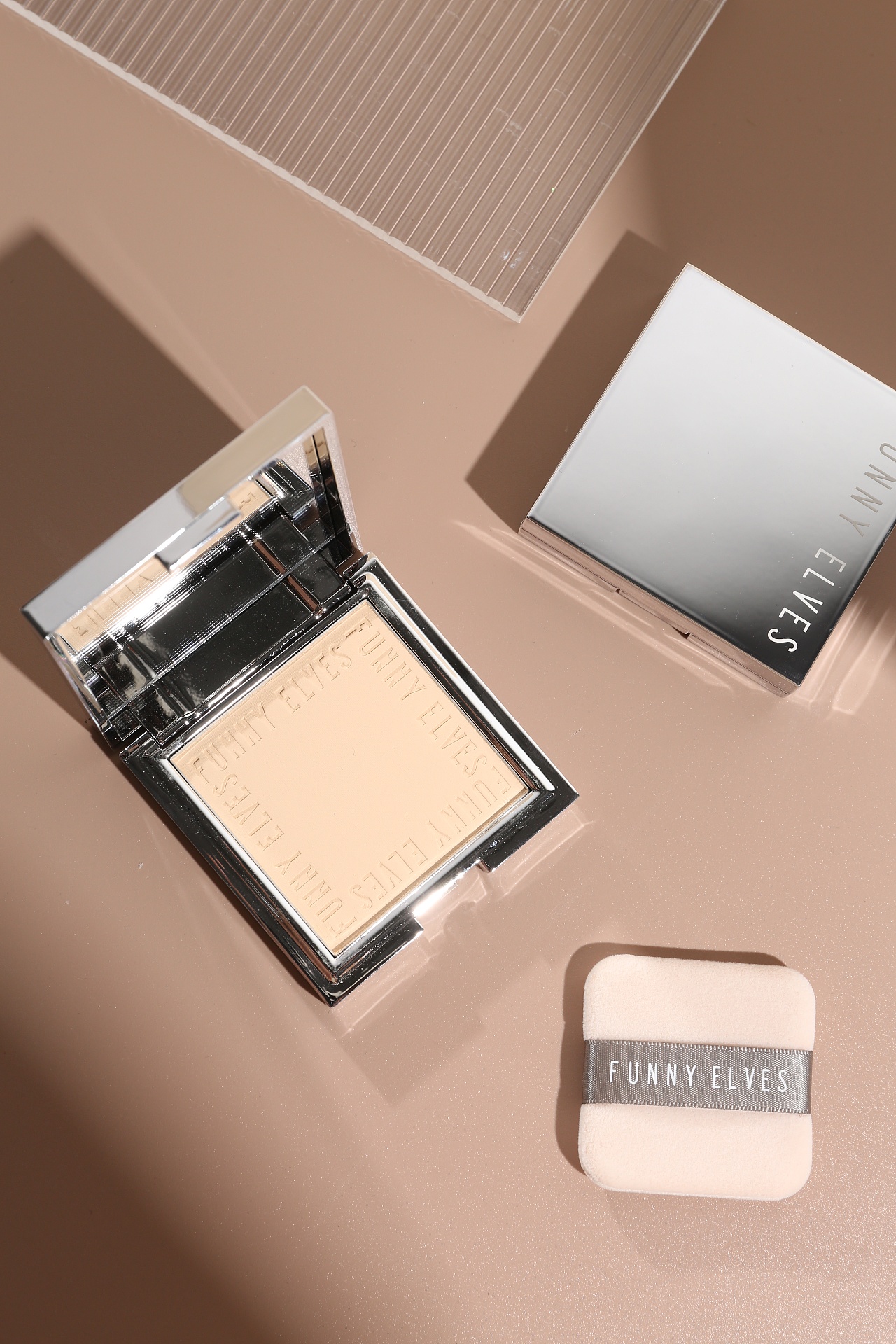 美妆产品funnyelves粉饼