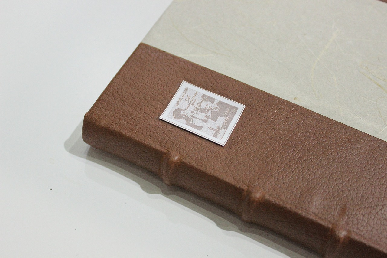 每个人都做一本查令街84号之郑文娟作品（图ZMTI5NDE1ODA=） - 书籍/画册 - 站酷设计师敬人纸语原创素材 - 站酷ZCOOL