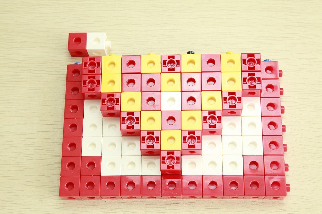 一款简单的玩具组装定格动画制作。