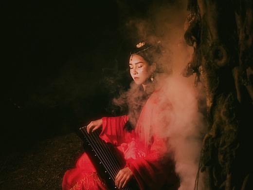 《红裳》