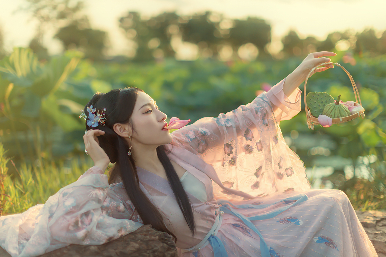 立秋，关于荷的梦游（图ZMjY1NzQyNzAw） - 人像摄影 - 站酷设计师清晨微微蓝原创素材 - 站酷ZCOOL