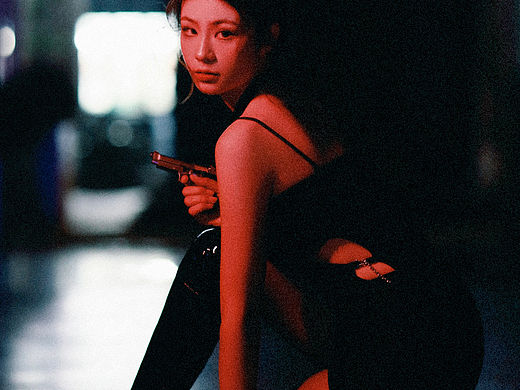 在城市的夜色穿行🌃做一只性感又有正义感的猫女