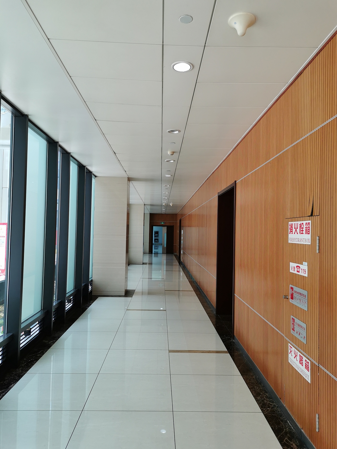 活动中心外走廊