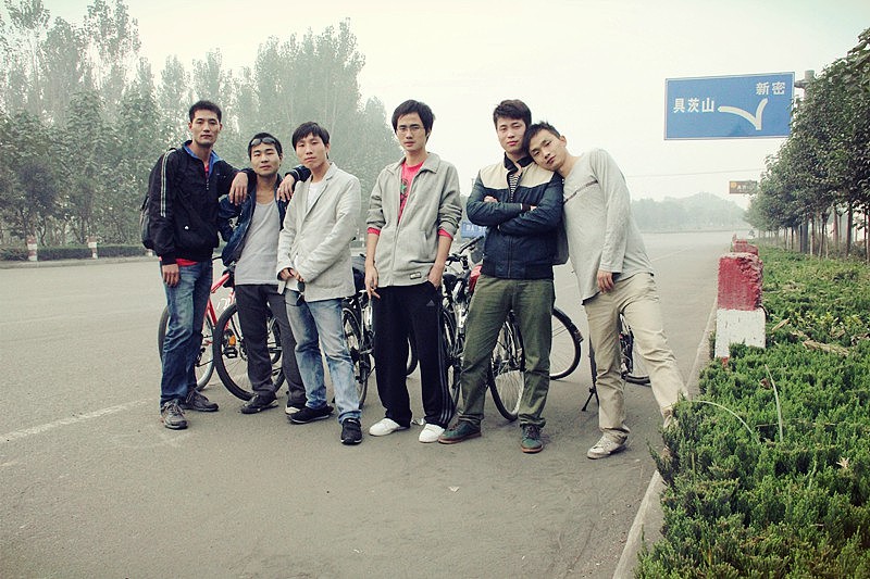 马上 就要进入 新郑始祖山区域,在此合影留念。