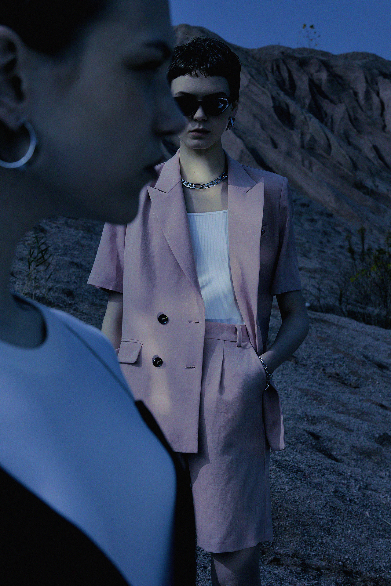 “逃離峽谷事件”（圖ZMjg5NTEwNTA4） - 人像攝影 - 站酷設(shè)計(jì)師知間BETWEEN原創(chuàng)素材 - 站酷ZCOOL