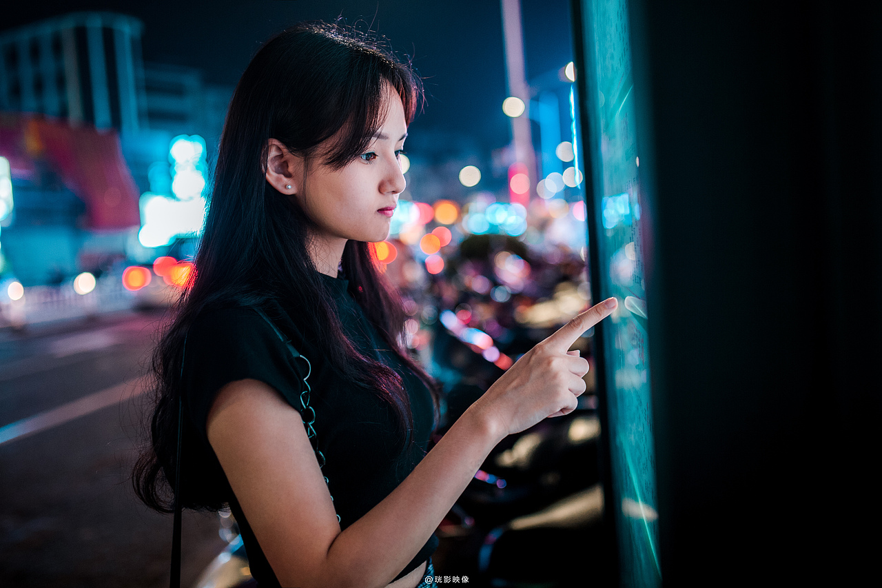 街头走一走（图ZMTE0MDY5ODEy） - 人像摄影 - 站酷设计师西早映画原创素材 - 站酷ZCOOL