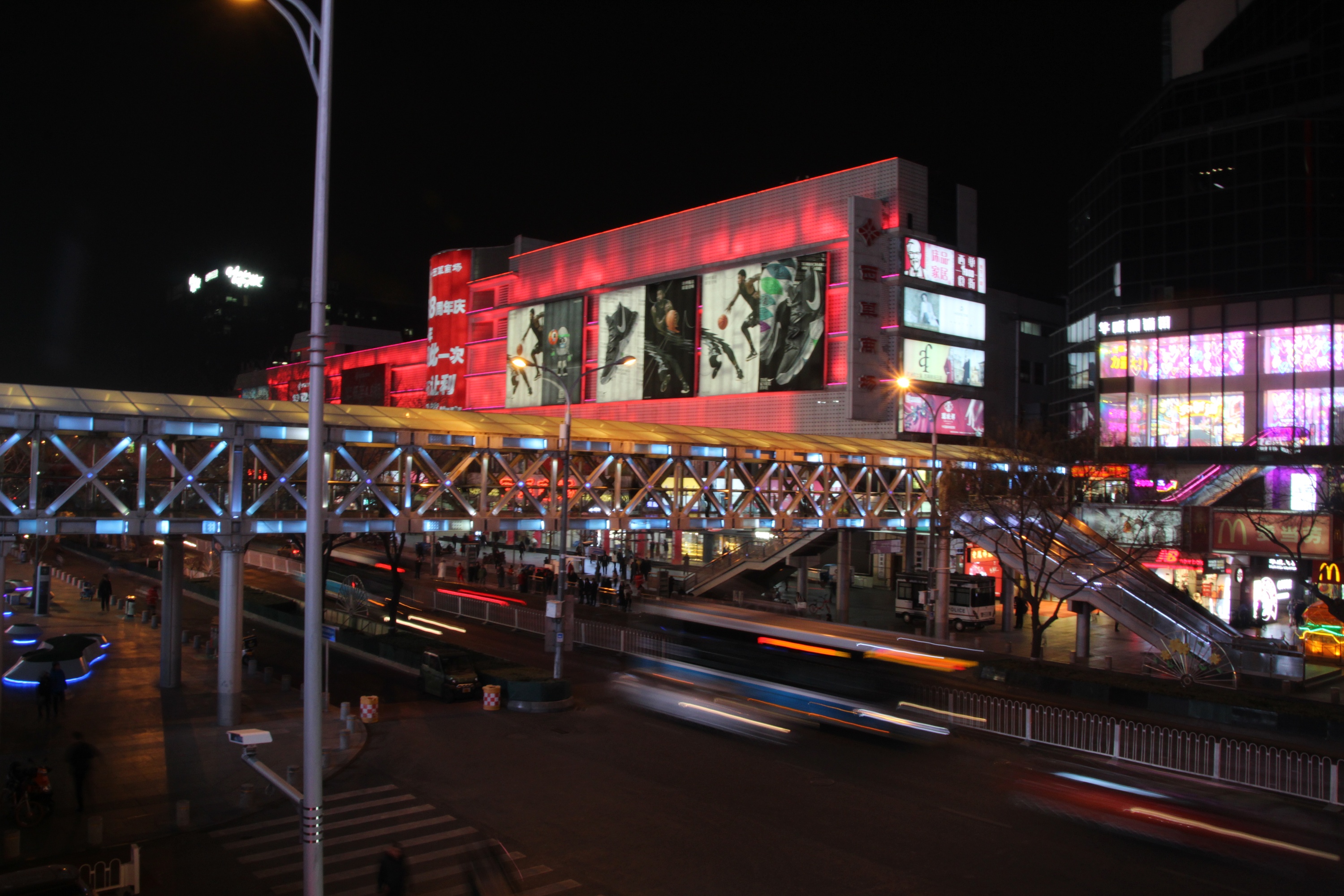 【携程攻略】北京天桥艺术中心景点,去看了一场话剧，非常喜欢，舞台灯光效果超赞的。位置也非常好，一出…
