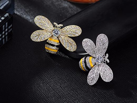 小蜜蜂胸针毛衣配饰微距摄影