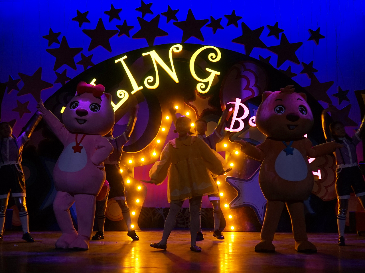 舞美设计《贝瓦贝拉之闪闪魔法星》