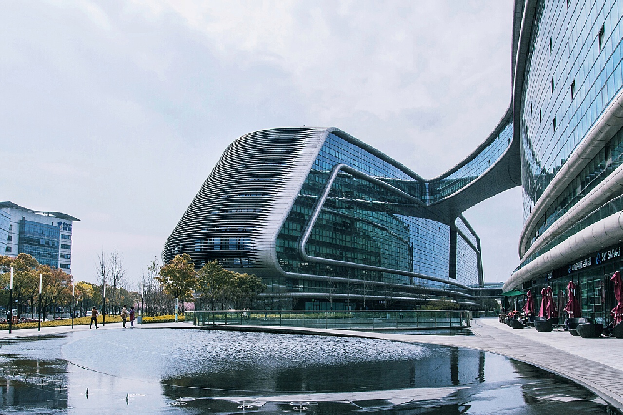 搜建筑网 -- 上海·凌空SOHO--Zaha Hadid Architects