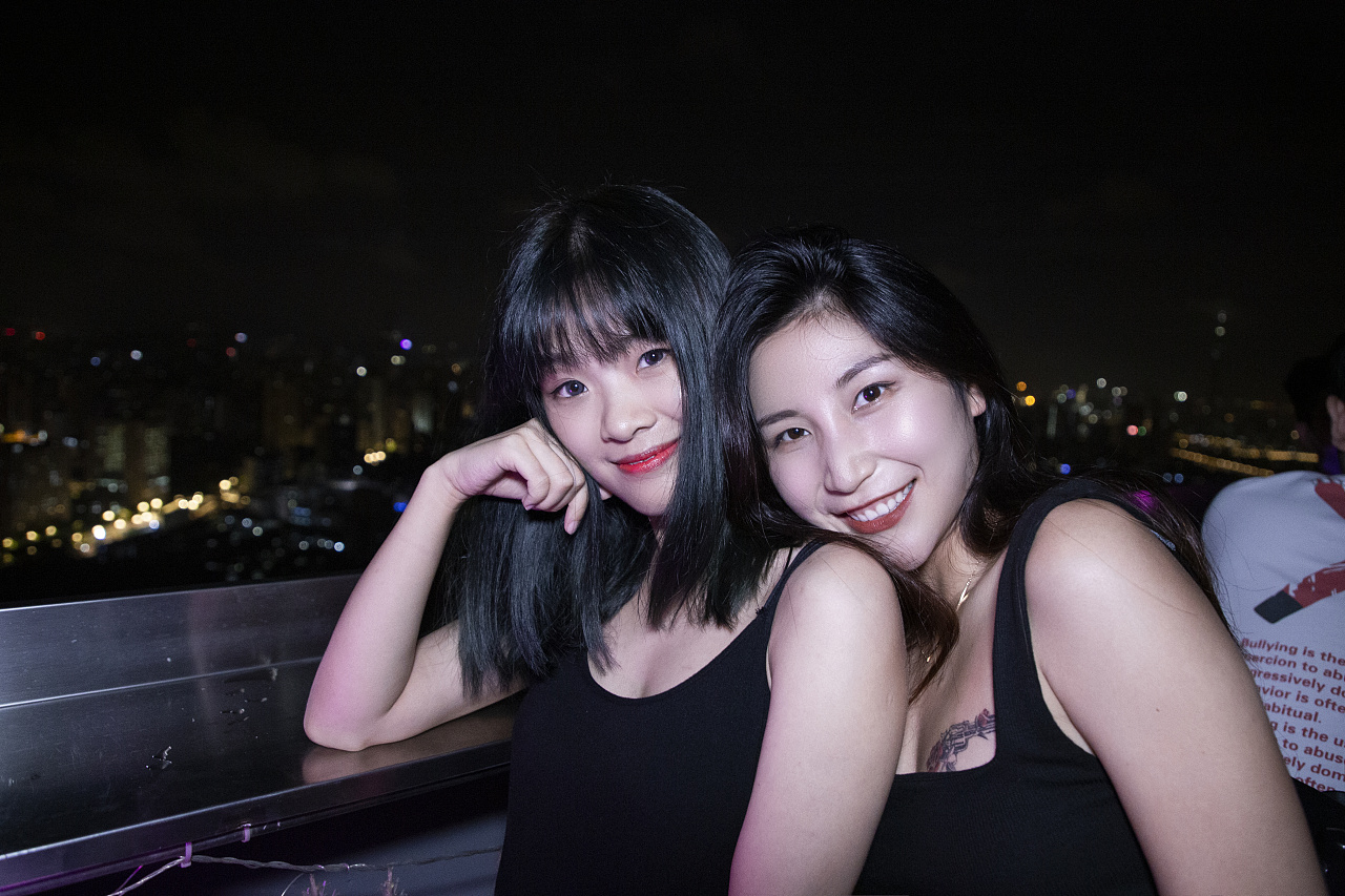 广州高层浮空岛酒吧