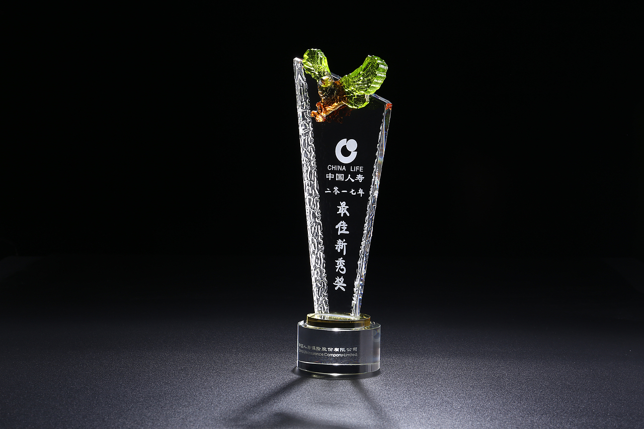 琉璃鹰水晶奖杯拍摄（图ZOTYxODg5MzY=） - 产品摄影 - 站酷设计师linchunjianlike原创素材 - 站酷ZCOOL
