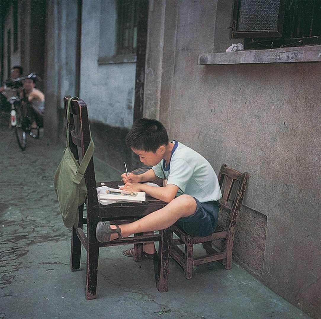 拾光深巷（图ZMTU3MzI4NzA4） - 人像摄影 - 站酷设计师就叫小茗丶原创素材 - 站酷ZCOOL