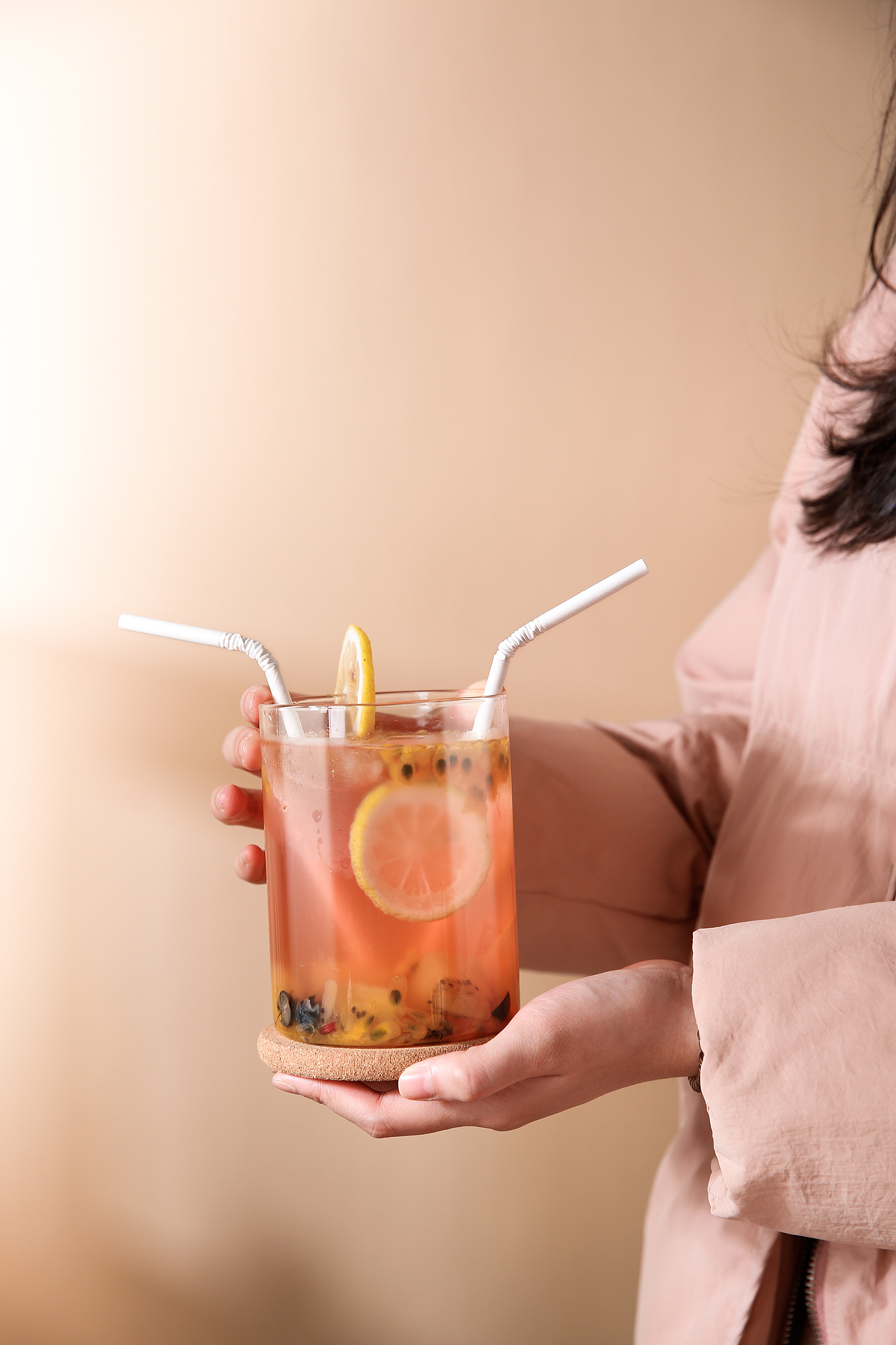 果茶、吸管、玻璃杯