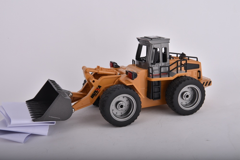 美工设计——铲车玩具精修