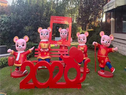 喜庆有年味的玻璃钢吉祥物卡通老鼠雕塑新年气息