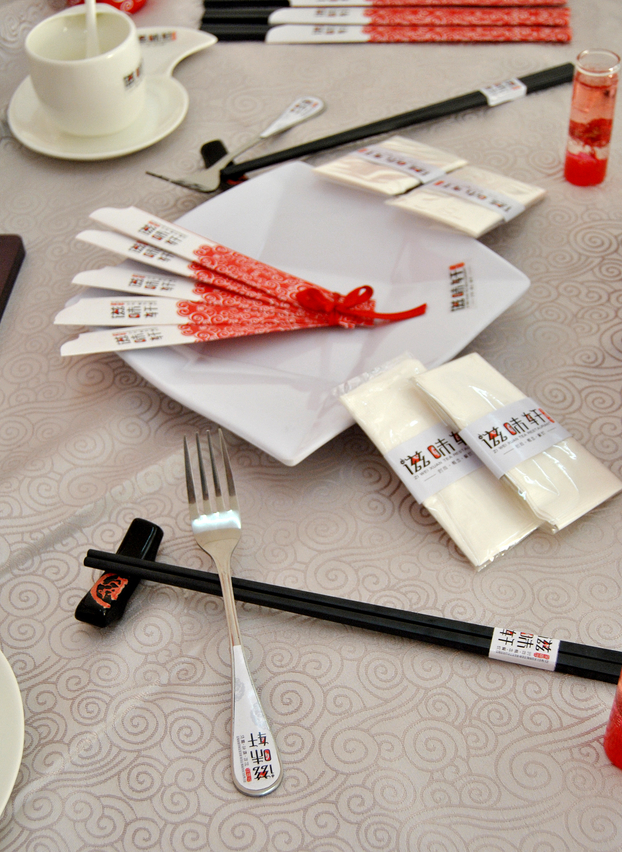 贺州滋味轩茶餐厅”VI设计方案（图ZMTkxNTA1ODQ=） - 品牌 - 站酷设计师橡皮人406原创素材 - 站酷ZCOOL