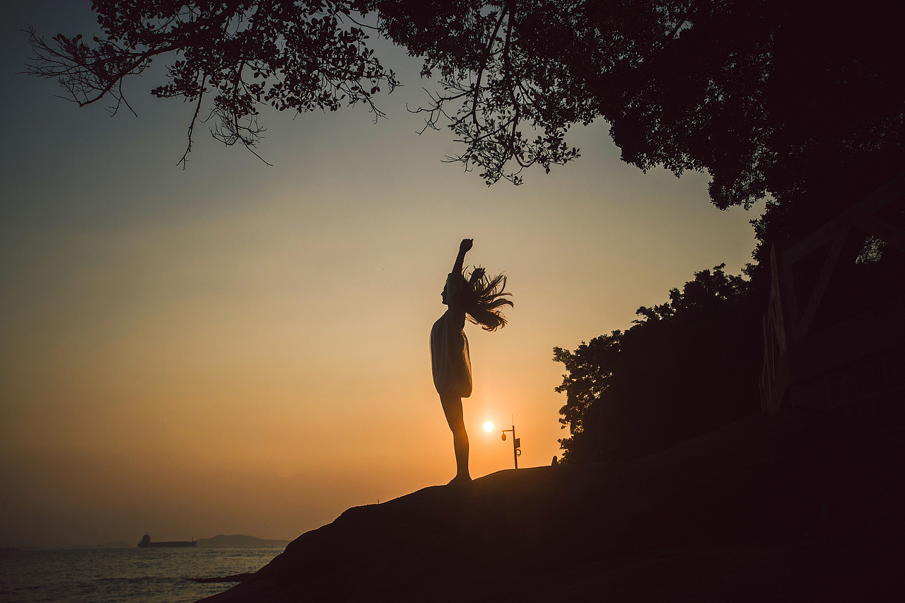 那天我漫步夕阳下.（图ZNTcwNjQwMjQ=） - 人像摄影 - 站酷设计师Ming杨原创素材 - 站酷ZCOOL