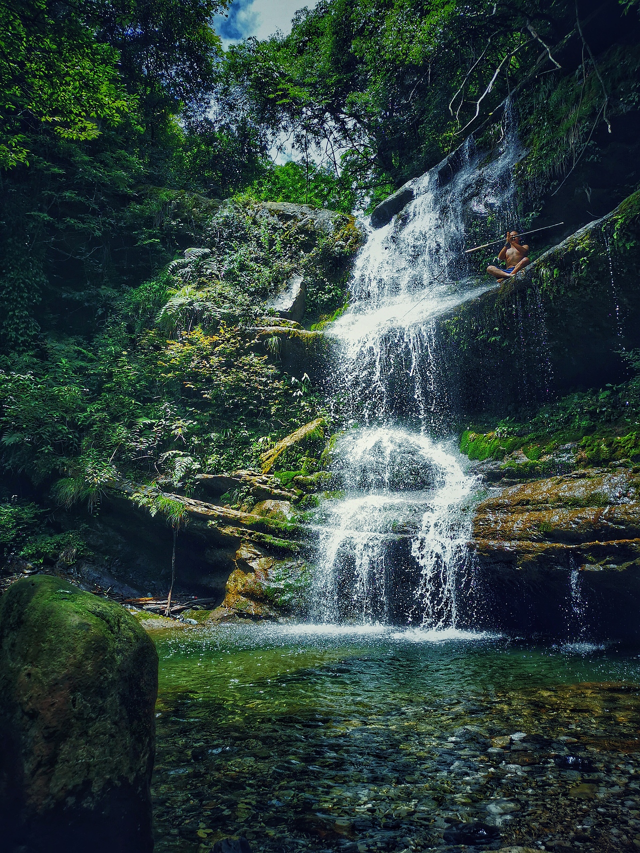  耍一盘水是对夏天最起码的尊重[xyj爱你]