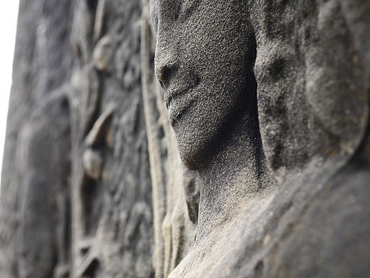 忘不了的脸庞。