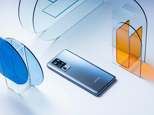 vivo X50 Pro+ 驼色&引力
